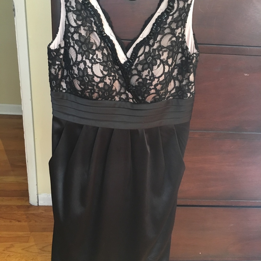 EUC Lace & santiny Black Cocktail Dress w/POCKETS!